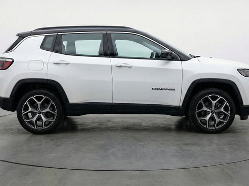 Used 2025 Jeep Compass Limited AWD/4WD image 11