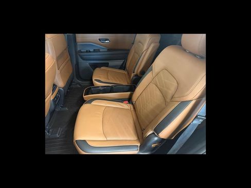 Used 2023 Nissan Pathfinder Platinum AWD/4WD image 17