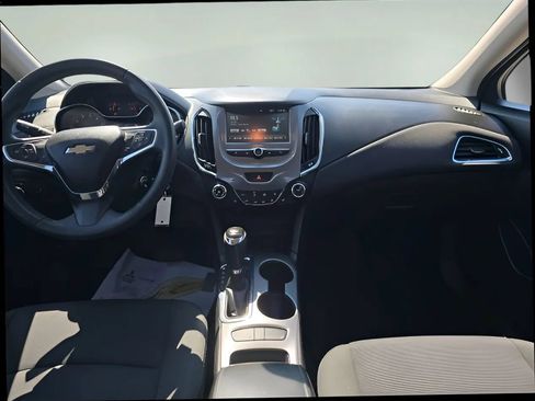 Used 2017 Chevrolet Cruze LT FWD image 13