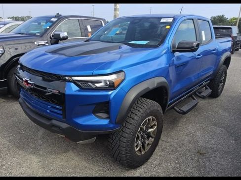 Used 2024 Chevrolet Colorado ZR2 w/ ZR2 Convenience Package III AWD/4WD image 3