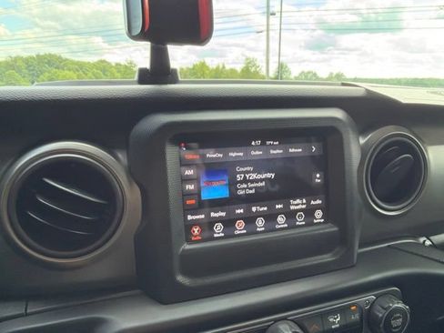 Used 2022 Jeep Gladiator Sport AWD/4WD image 16