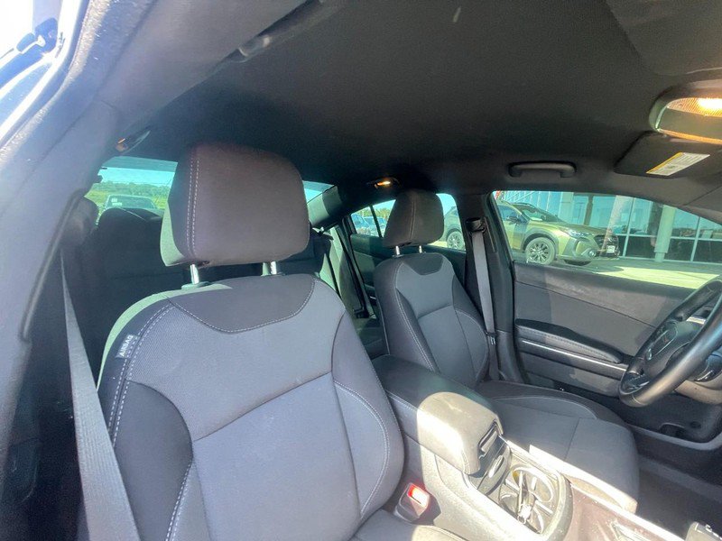 Used 2016 Dodge Charger SE RWD image 4