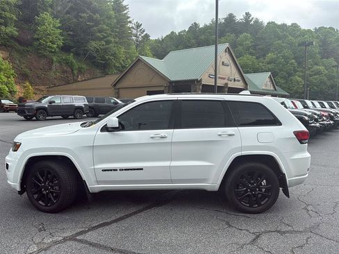 Used 2019 Jeep Grand Cherokee Altitude AWD/4WD image 7