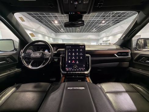 Used 2025 GMC Yukon XL Denali AWD/4WD image 16