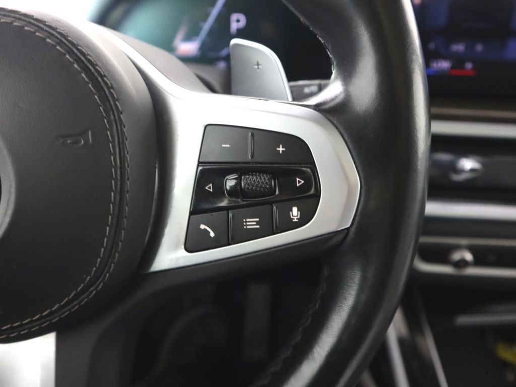 Used 2023 BMW X7 xDrive40i w/ M Sport Package AWD/4WD image 16
