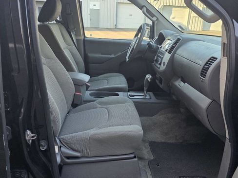 Used 2016 Nissan Frontier SV image 14