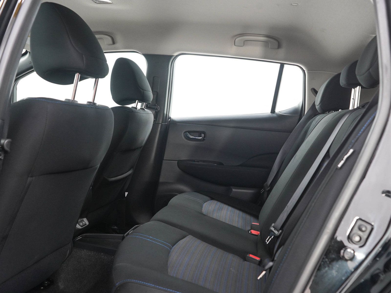 Used 2025 Nissan Leaf S FWD image 13