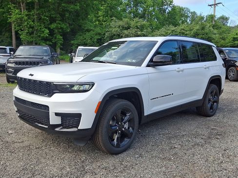 New 2025 Jeep Grand Cherokee L Altitude image 2