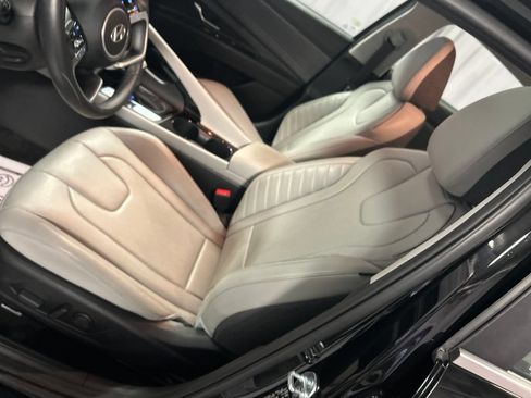 Used 2025 Hyundai Elantra Limited FWD image 10