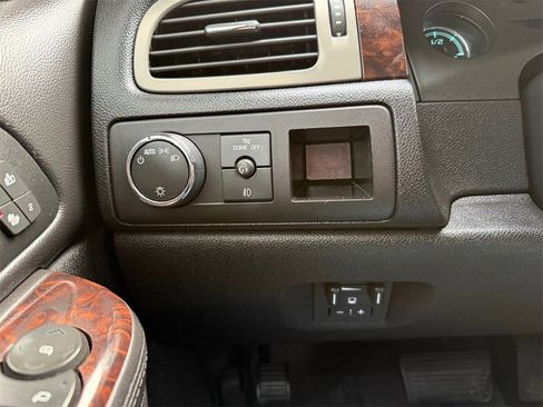 Used 2011 GMC Yukon Denali image 31