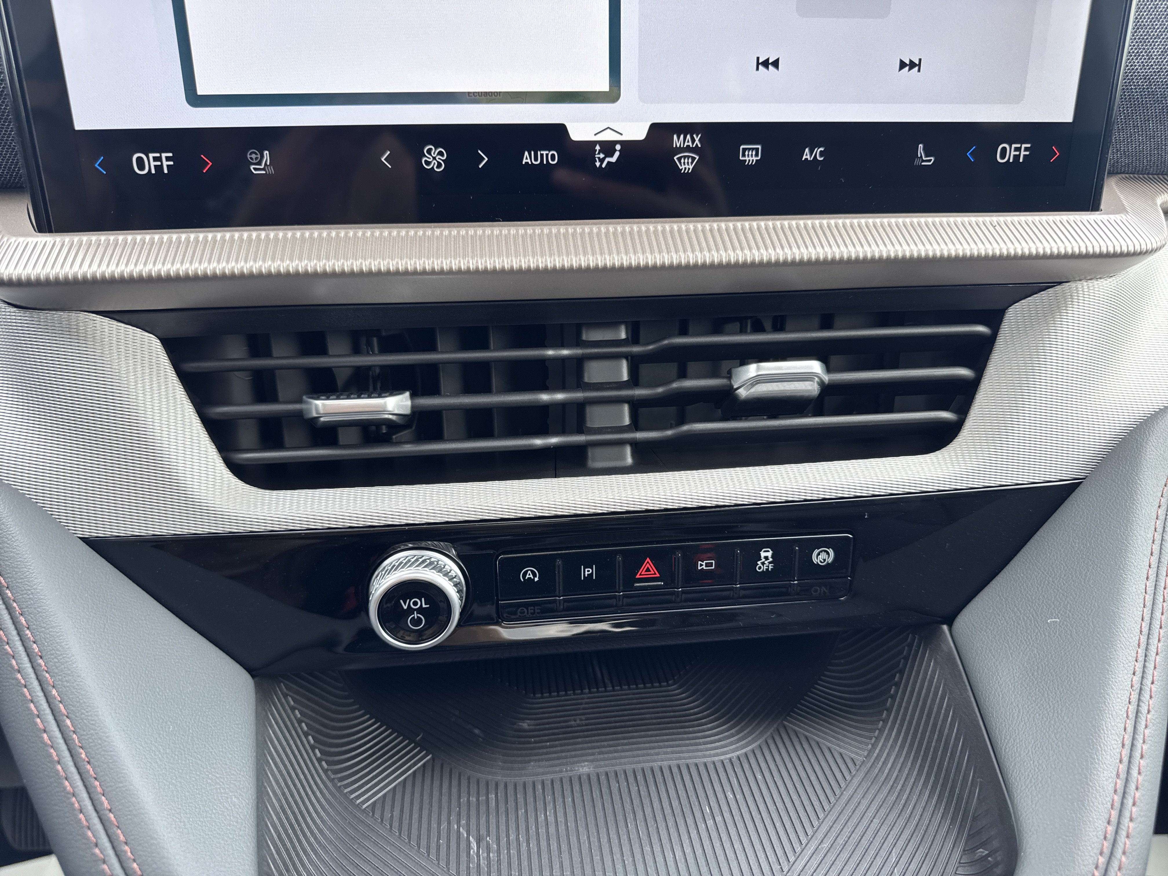 New 2026 Ford Explorer Active w/ Active Comfort Package AWD/4WD image 26