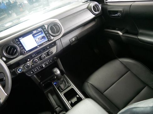 Used 2023 Toyota Tacoma Limited AWD/4WD image 11