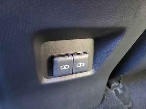 Used 2023 Toyota RAV4 XLE Premium image 11