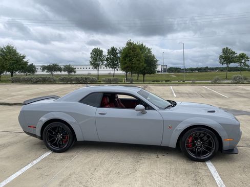 Used 2021 Dodge Challenger R/T Scat Pack RWD image 9