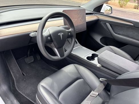 Used 2024 Tesla Model Y Long Range AWD/4WD image 18