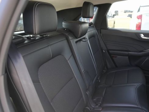 Used 2025 Ford Escape SE image 16