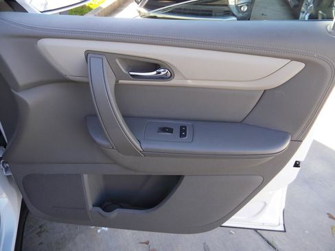 Used 2017 Chevrolet Traverse LT FWD image 23