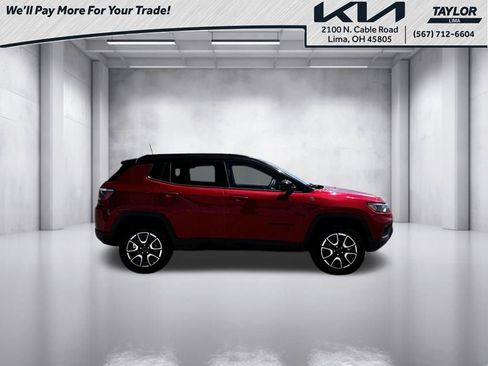 Used 2025 Jeep Compass Trailhawk AWD/4WD image 14