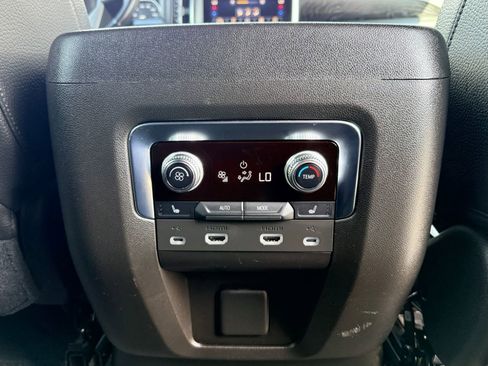 Used 2021 GMC Yukon XL Denali AWD/4WD image 29