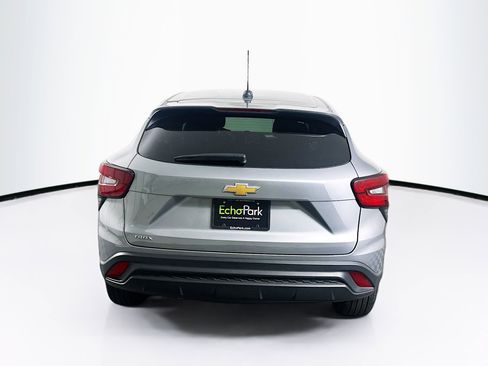Used 2025 Chevrolet Trax LS image 7