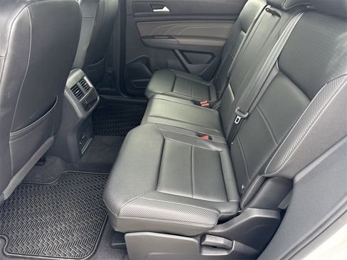 Used 2023 Volkswagen Atlas Cross Sport SE image 30