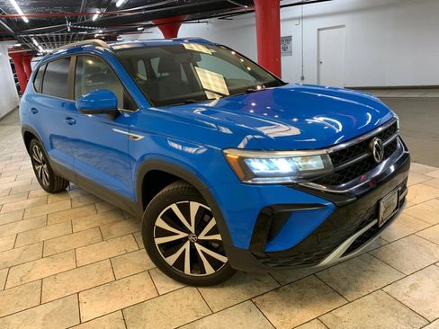 Used 2022 Volkswagen Taos SE image 3