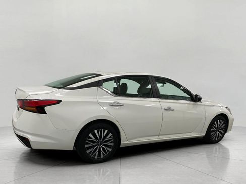 Certified 2025 Nissan Altima 2.5 SV FWD image 2