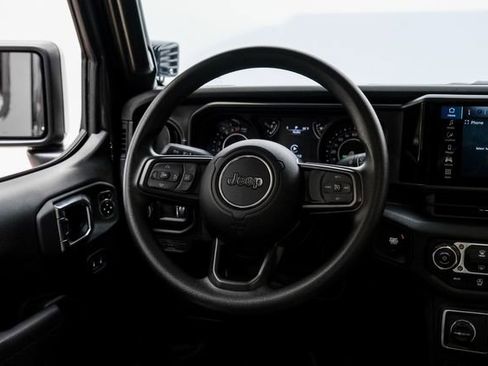 Used 2025 Jeep Gladiator Sport image 55