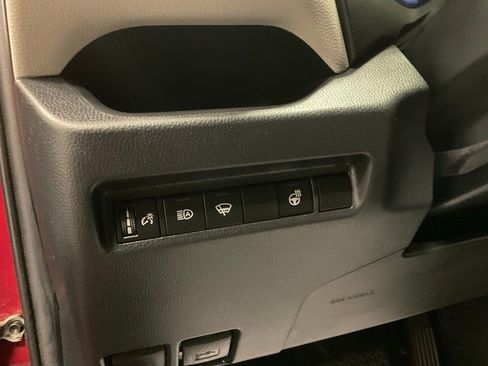 Used 2020 Toyota RAV4 XLE image 16