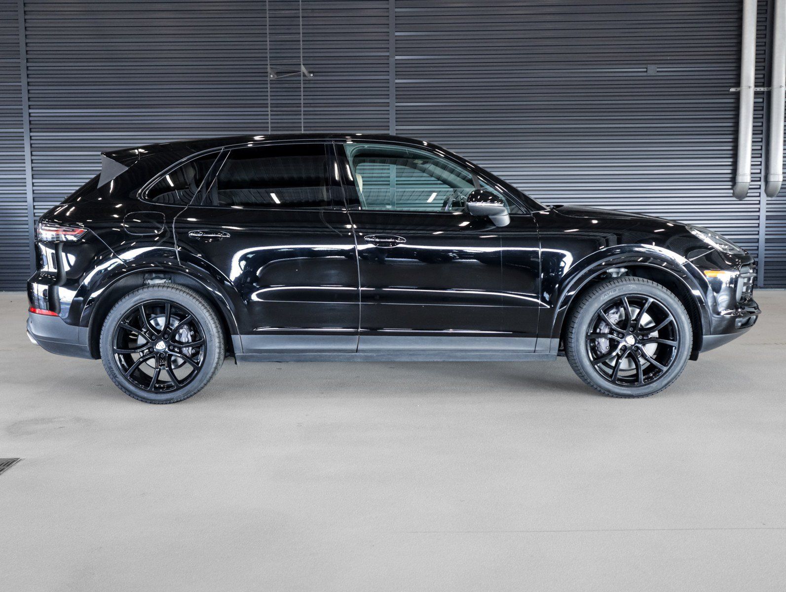 Certified 2022 Porsche Cayenne AWD/4WD image 12