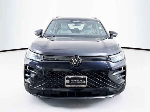 Used 2025 Volkswagen Tiguan SE R-Line AWD/4WD image 2