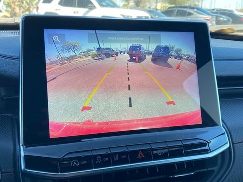 Used 2025 Jeep Compass Trailhawk image 19