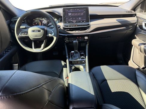 New 2026 Jeep Compass Latitude image 10