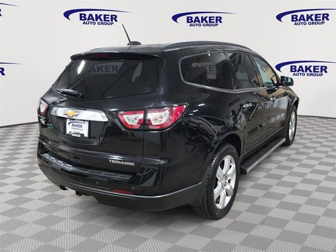 Used 2017 Chevrolet Traverse LT w/ Style and Technology Package image 5
