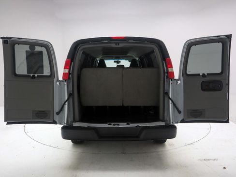 Used 2018 Chevrolet Express 3500 LS RWD image 10