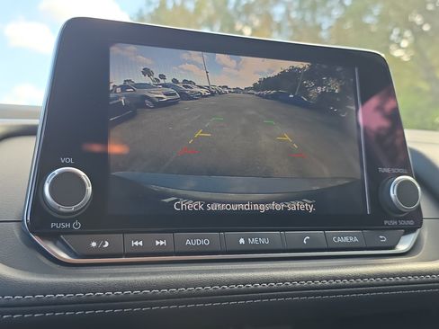 Used 2024 Nissan Rogue SV image 33