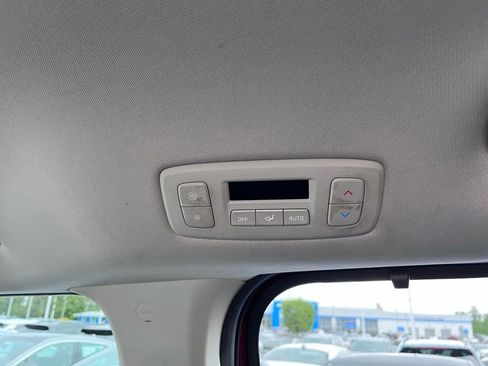 Used 2022 Kia Carnival EX FWD image 21