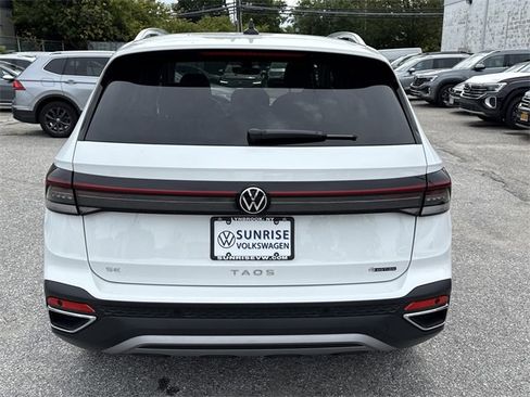 Used 2025 Volkswagen Taos SE image 7