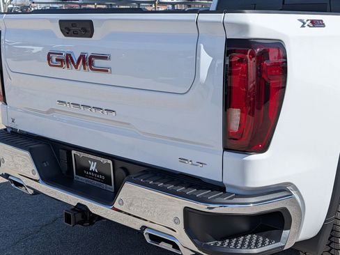 New 2026 GMC Sierra 1500 SLT image 9