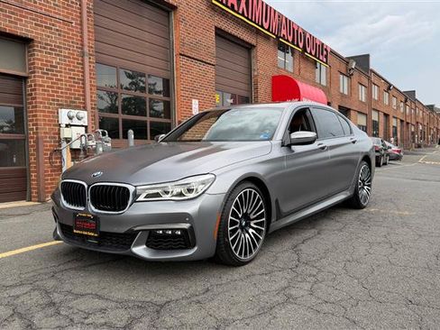 Used 2018 BMW 750i w/ Executive Package RWD image 1