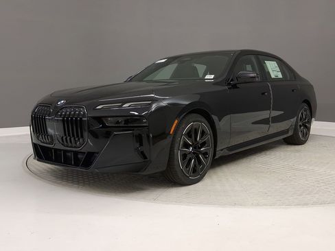 New 2026 BMW 740i w/ Premium Package image 32