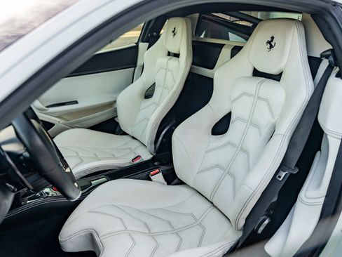 Used 2012 Ferrari 458 Italia Coupe RWD image 12