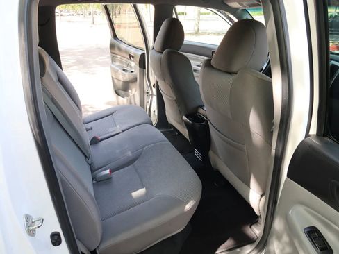 Used 2015 Toyota Tacoma 4x4 Double Cab w/ TRD Sport Package image 21