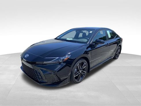 Used 2025 Toyota Camry XSE FWD image 4