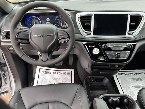 New 2026 Chrysler Pacifica Select w/ S Appearance Package AWD/4WD image 10