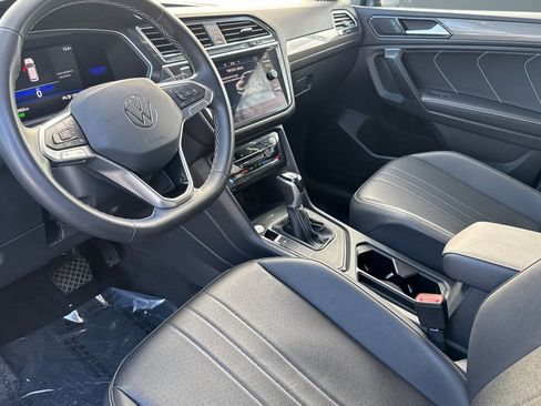Used 2023 Volkswagen Tiguan SE image 4