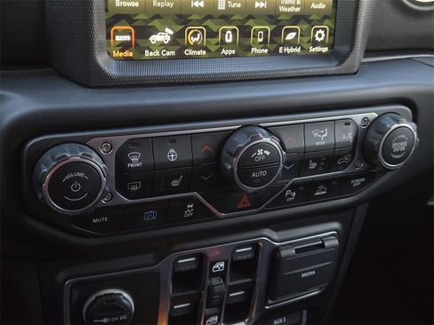 Used 2021 Jeep Wrangler Unlimited Sahara image 22