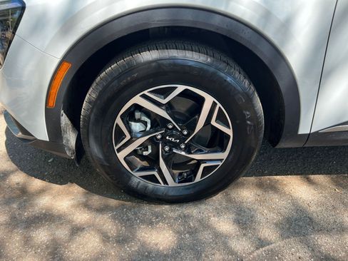 Used 2025 Kia Sportage LX FWD image 28