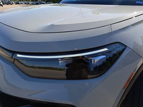 New 2026 Volkswagen Tiguan SE R-Line FWD image 30