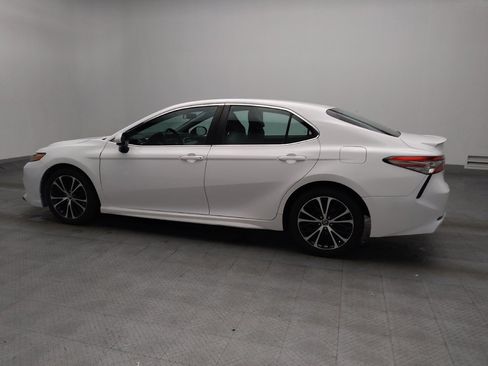 Used 2018 Toyota Camry SE FWD image 3